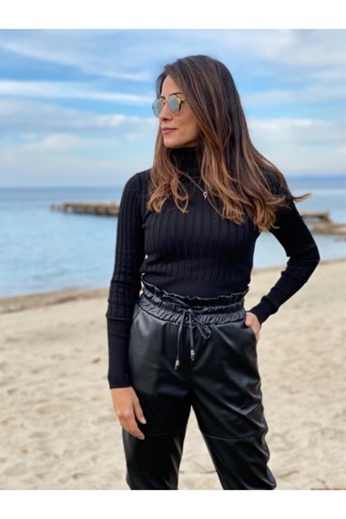 Siyah Paçası Çıtçıtlı Deri Pantolon