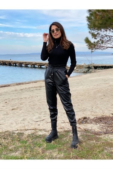 Siyah Paçası Çıtçıtlı Deri Pantolon