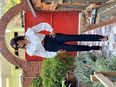 Siyah Paçası Önden Yırtmaçlı Kadın Pantolon