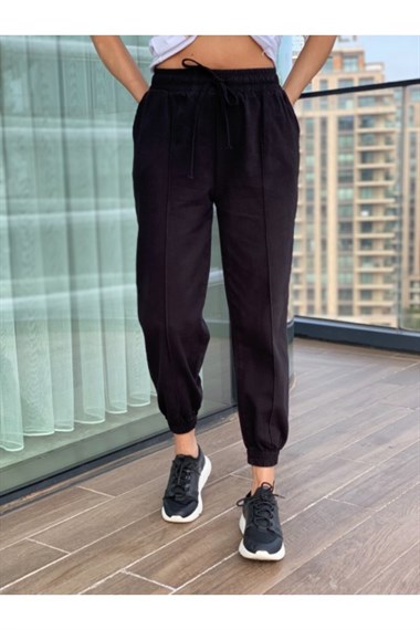 Siyah Paçası Ve Beli Lastikli Gabardin Pantolon 