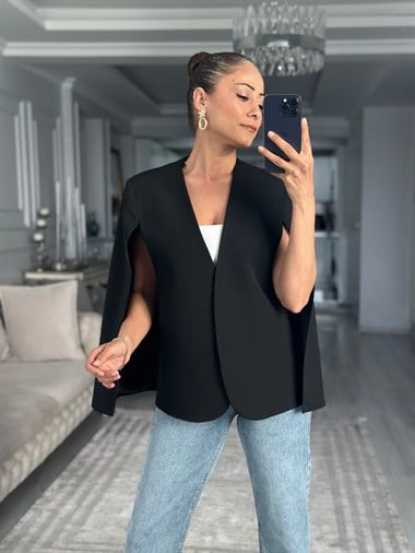 Siyah Pelerin Görünümlü Kadın Ceket