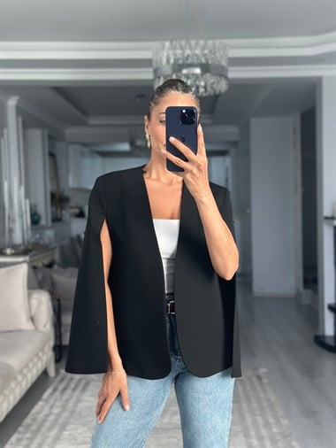 Siyah Pelerin Görünümlü Kadın Ceket