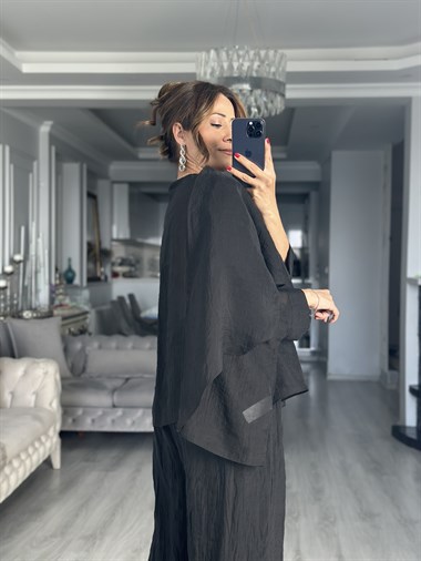 Siyah Pelerin Uçuşan Kadın Bluz