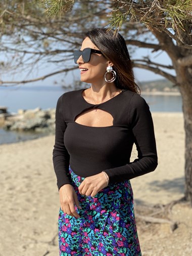 Siyah Pencere Detay Kaşkorse Bluz