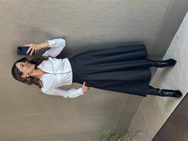 Siyah Pileli Arkası Fermuarlı Cepli Midi Boy Kadın Etek