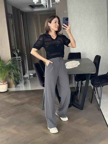 Siyah Polo Yaka Kısa Kol Dekolte Örgü Triko Kadın Bluz