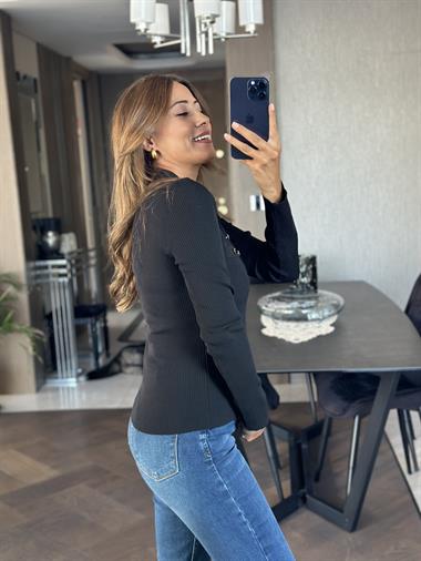 Siyah Karol Polo Yaka Uzun Kol Yarım Düğmeli Fitilli Triko Kadın Bluz