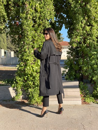 Siyah Reglan Kol Kuşaklı Kadın Trençkot