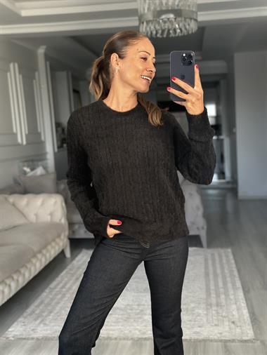 Siyah Saç Örgülü Sakallı Bisiklet Yaka Kadın Triko Kazak