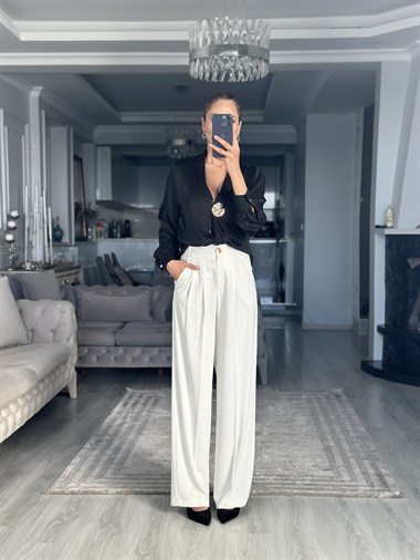 Siyah Şal Yaka Önü Broşlu Kadın Gömlek