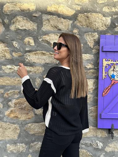 Siyah Şerit Detay Püsküllü Triko Kadın Kazak