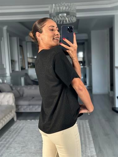 Siyah Simli Bisiklet Yaka Basic Kadın T-Shirt