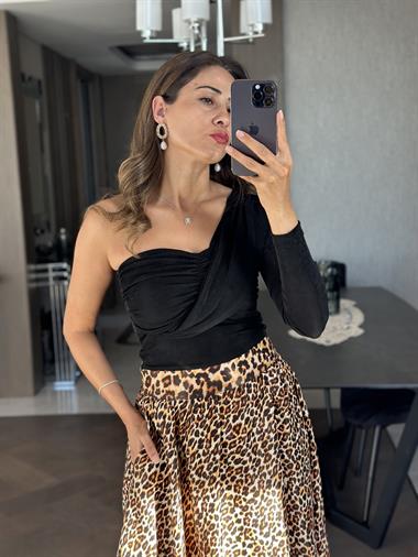 Siyah Tek Kol Önü Drape Detaylı Buzzy Kadın Bluz