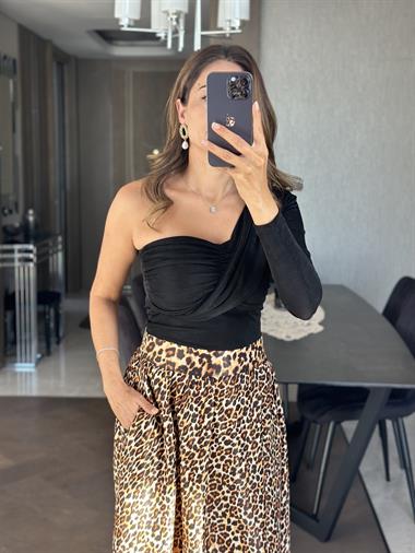 Siyah Tek Kol Önü Drape Detaylı Buzzy Kadın Bluz