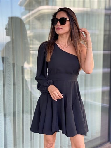 Siyah Tek Omuz Eteği Volanlı Kuşaklı Elbise