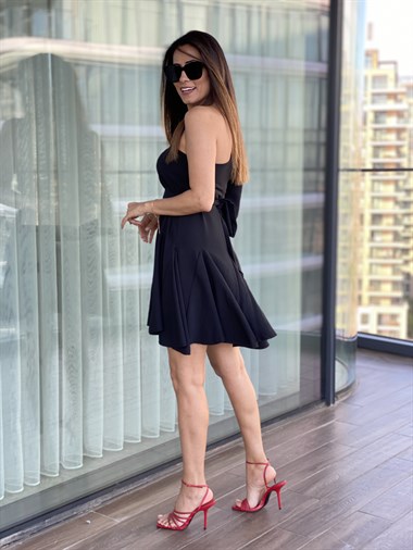 Siyah Tek Omuz Eteği Volanlı Kuşaklı Elbise