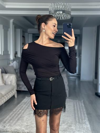 Siyah Tek Omzu Açık Tasarım Kadın Bluz