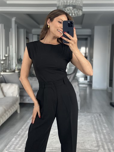 Siyah Tek Yanı Büzgülü Kayık Yaka Kadın Bluz 