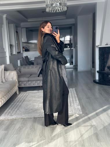 Siyah Krokodil Desenli Yakası Kürklü Kadın Deri Kaban