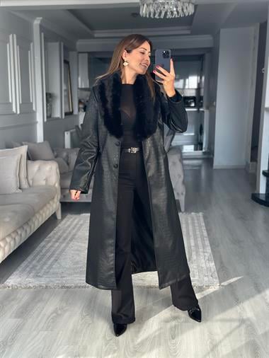 Siyah Krokodil Desenli Yakası Kürklü Kadın Deri Kaban