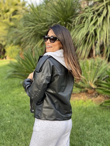 Siyah Üç İplik Kapüşonlu Deri Kadın Mont