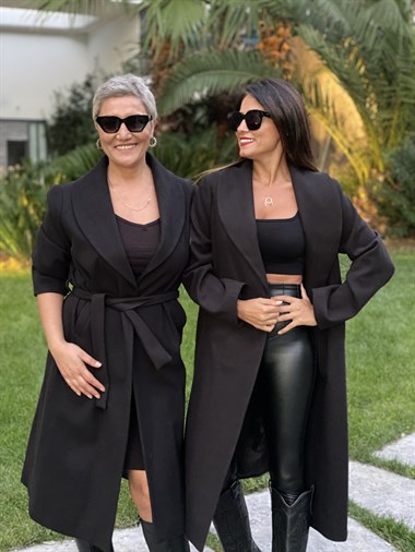 Siyah Uzun Kuşaklı Kaşe Kadın Kaban