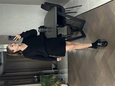 Siyah V Yaka Kazak Etek Kadın Triko İkili Takım