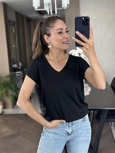 Siyah V Yaka Kısa Yarasa Kol Basic Kadın T-Shirt