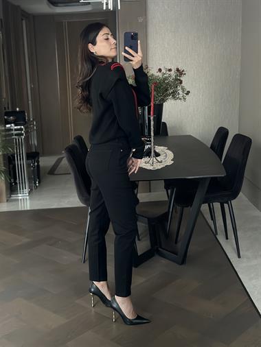 Siyah Vatka Görünümlü Şerit Detay Triko Kadın Kazak