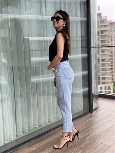 Siyah Vatka Görünümlü T-Shirt