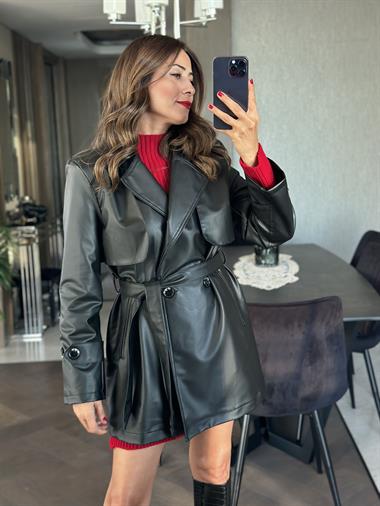 Siyah Vatkalı Ara Boy Kuşaklı Kadın Deri Trençkot