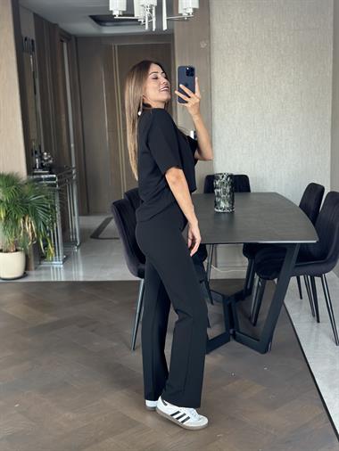 Siyah Vatkalı Basic Kısa Kol Kadın T-shirt