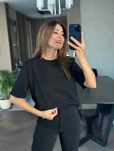 Siyah Vatkalı Basic Kısa Kol Kadın T-shirt