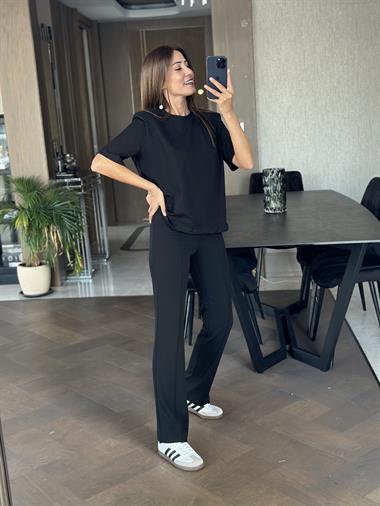 Siyah Vatkalı Basic Kısa Kol Kadın T-shirt