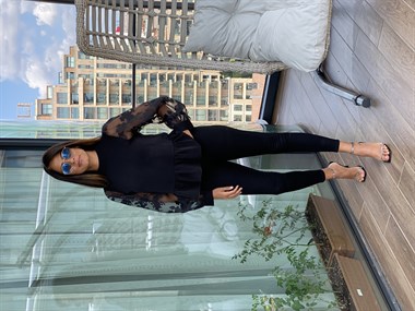 Siyah Volanlı Kolları Organze Bluz