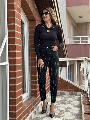 Siyah Yakası Çapraz Biyeli Kadın Bluz