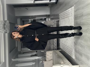 Siyah Yakası Kürklü Kemerli Kadın Kaşe Panço