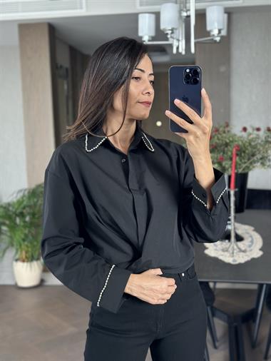 Siyah Yakası Ve Kolu Taş Detay Kadın Gömlek