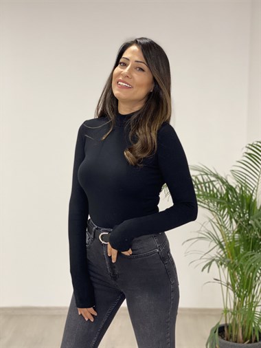 Siyah Yarım Boğazlı Yumoş Kadın Bluz
