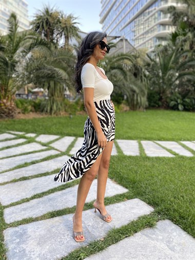 Siyah Zebra Desen Yanı Büzgülü Krep Kadın Etek