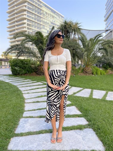 Siyah Zebra Desen Yanı Büzgülü Krep Kadın Etek