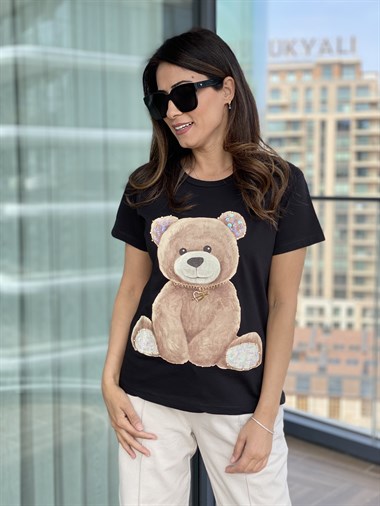 Siyah Zincir Kolyeli Pullu Ayıcık T-Shirt 