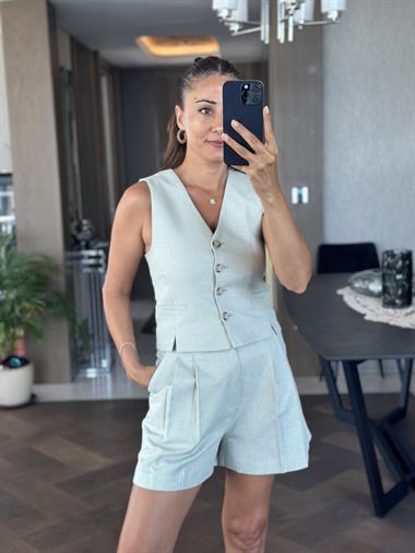 Su Yeşili Karol Yeleği Minik Yırtmaçlı Şortlu Kadın İkili Takım