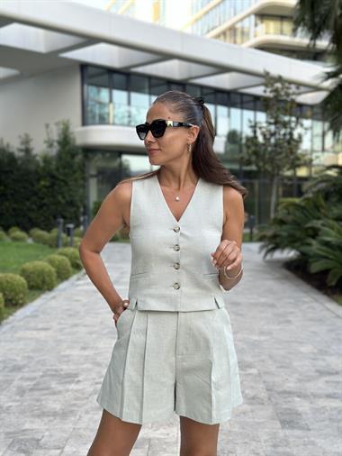 Su Yeşili Karol Yeleği Minik Yırtmaçlı Şortlu Kadın İkili Takım