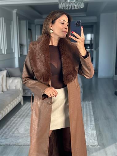 Taba Krokodil Desenli Yakası Kürklü Kadın Deri Kaban