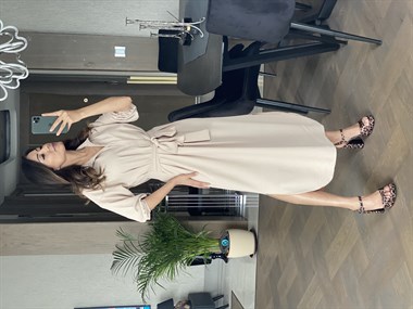 Taş Bel Pilili Kuşaklı Elbise