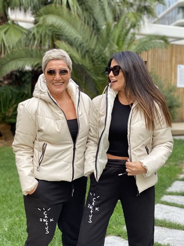 Taş Kapüşonlu Kısa Şişme Deri Kadın Mont