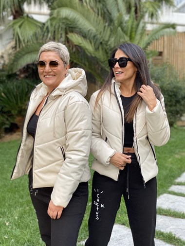 Taş Kapüşonlu Kısa Şişme Deri Kadın Mont