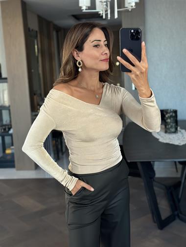Taş Ön Ve Arka Kruvaze Yaka Yanları Büzgülü Buzzy Kadın Bluz