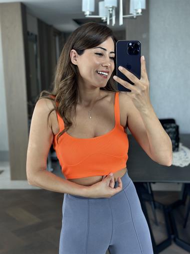 Turuncu Askılı Kalp Yaka Crop Triko Kadın Body